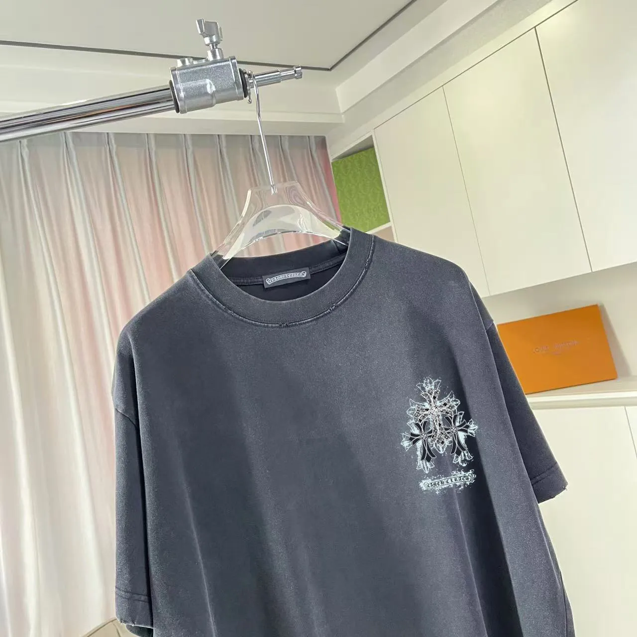 🅿️190 ch Crow* 2025 summer new style, washed, distressed, spray-painted, Sanskrit cross print, short-sleeved T-shirt, customized fabric 320g, same style for men and women, size: S M L XL XXL five sizes, color: black, gray, gradient black, gradient red